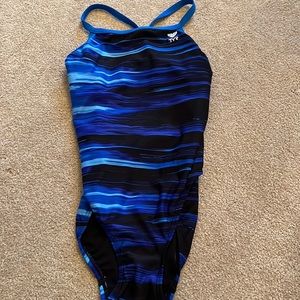 YR training swim suite